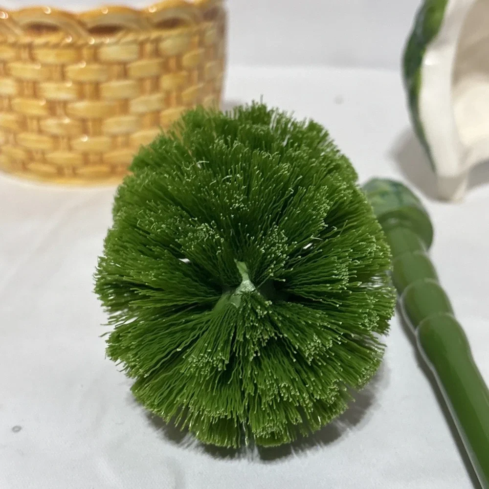 VTG 1998 Bathelle Christmas Toilet Brush Holder & Brush Ceramic Holiday New‎
